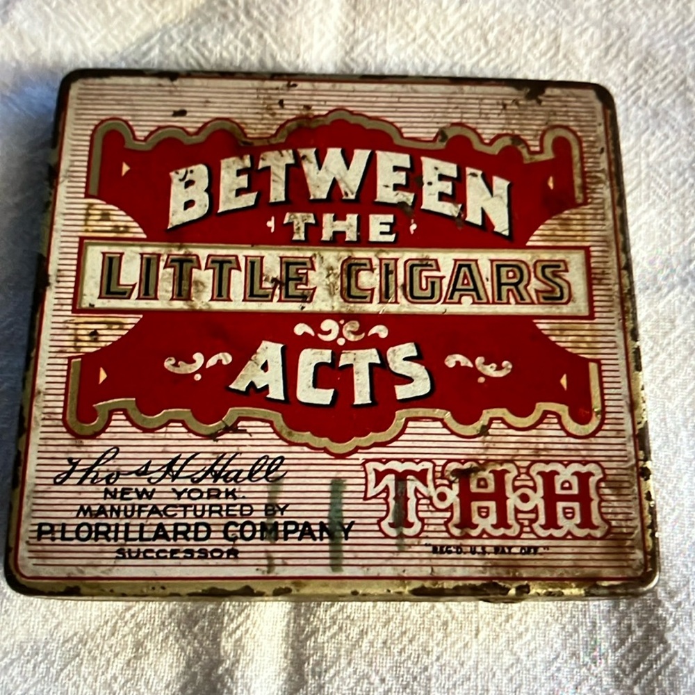 Vintage Tin Lot Lorillard Cigar Tin between the acts.